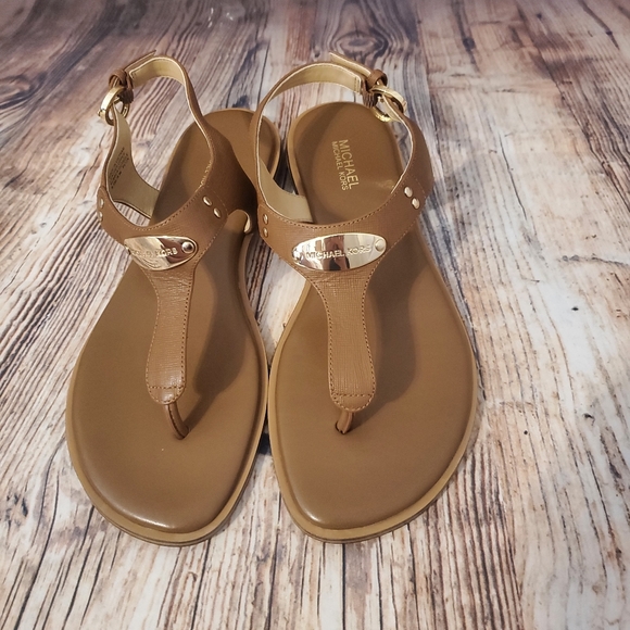 Michael Kors Plate Sandal - Picture 2 of 9